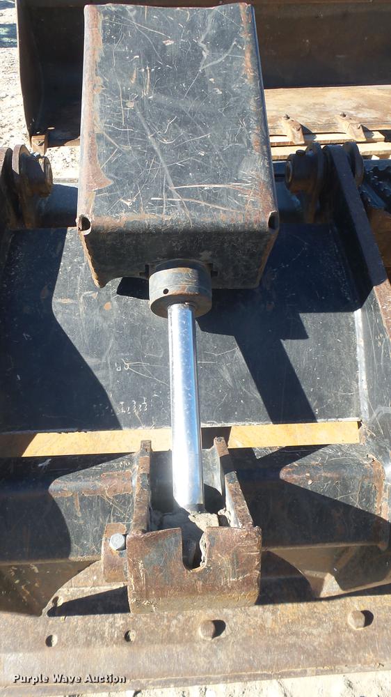 image for item DX9760 Caterpillar skid steer grapple bucket