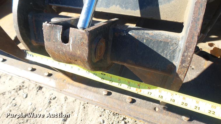 image for item DX9760 Caterpillar skid steer grapple bucket