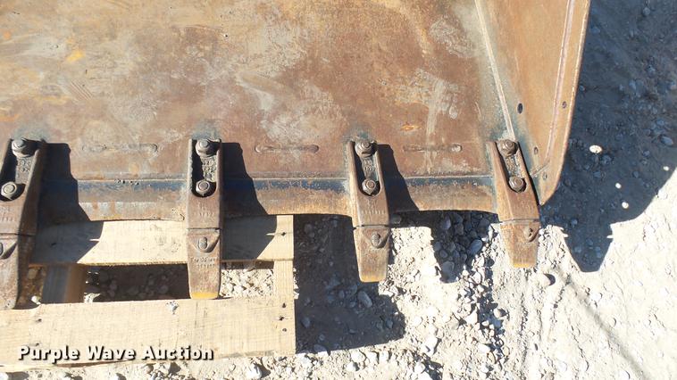 image for item DX9769 Bobcat 80"W low profile skid steer bucket