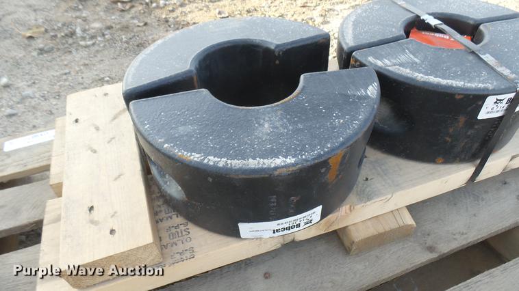image for item DX9870 Bobcat counterweight