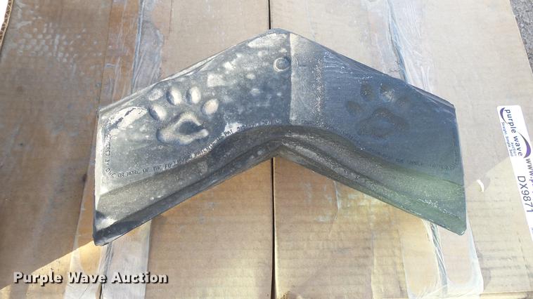 image for item DX9871 (77) SolidBoss 12-16.5 Altrakka III Bobcat rubber segments