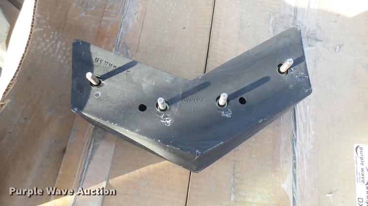 image for item DX9871 (77) SolidBoss 12-16.5 Altrakka III Bobcat rubber segments