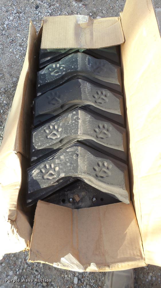 image for item DX9871 (77) SolidBoss 12-16.5 Altrakka III Bobcat rubber segments