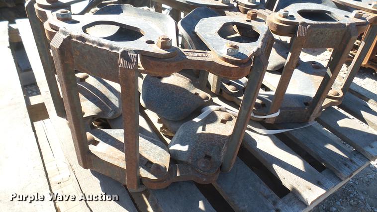 image for item ED9235 8"W skid steer tracks