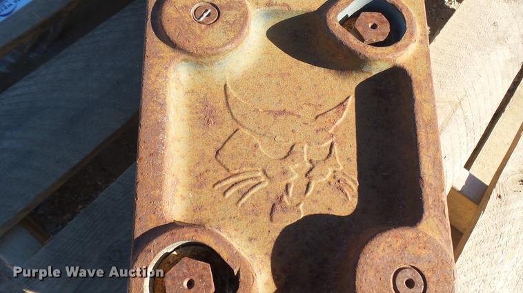 image for item ED9242 Bobcat 2570 breaker