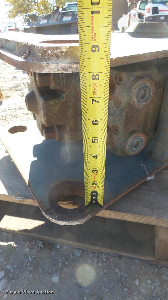 image for item ED9242 Bobcat 2570 breaker