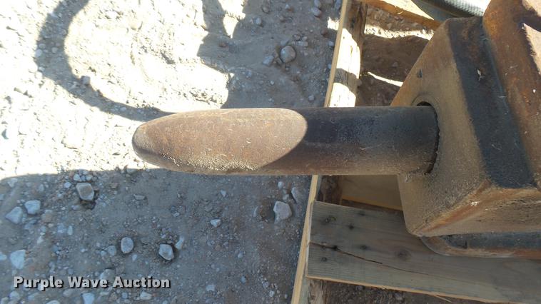 image for item ED9243 Bobcat 2560 breaker