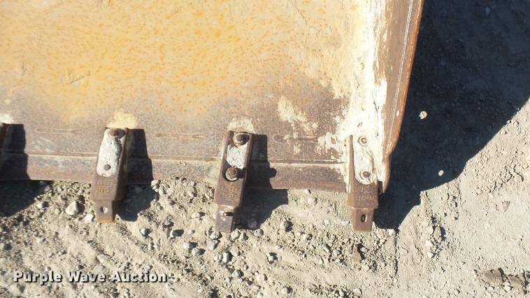 image for item ED9245 68" low profile skid steer bucket