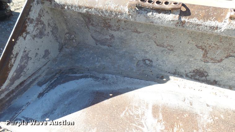 image for item ED9246 68"W skid steer bucket
