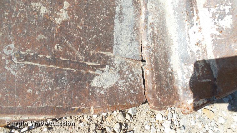 image for item ED9246 68"W skid steer bucket