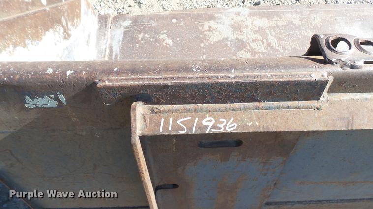 image for item ED9246 68"W skid steer bucket