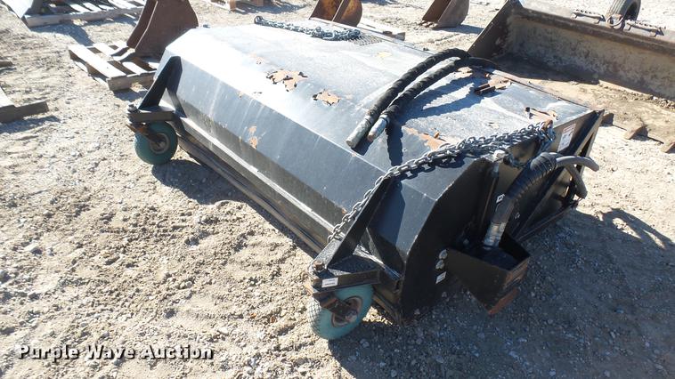 image for item ED9247 John Deere BP72 skid steer broom