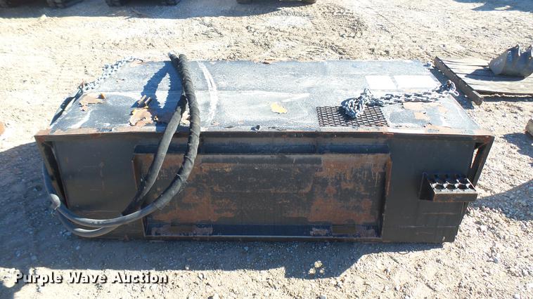 image for item ED9247 John Deere BP72 skid steer broom