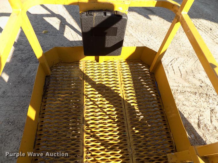 image for item EE9272 1999 Grove MZ72DXT boom lift