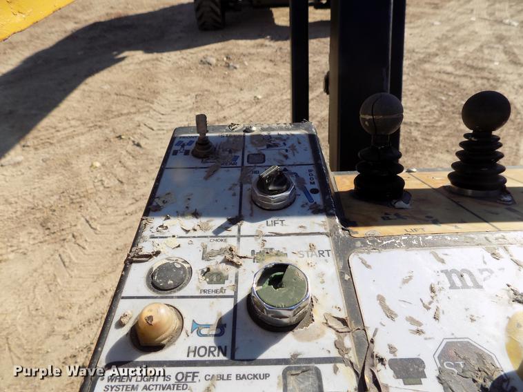 image for item EE9272 1999 Grove MZ72DXT boom lift