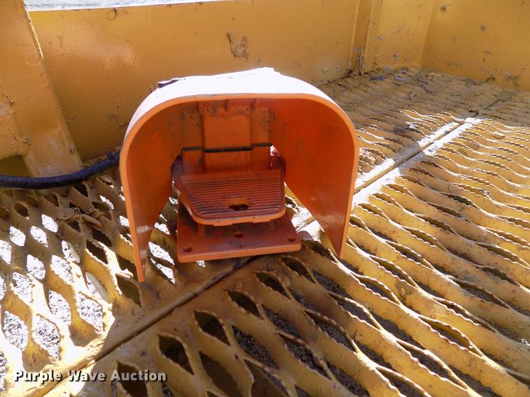 image for item EE9272 1999 Grove MZ72DXT boom lift