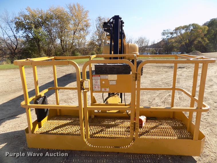 image for item EE9272 1999 Grove MZ72DXT boom lift