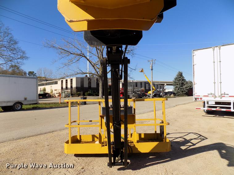 image for item EE9272 1999 Grove MZ72DXT boom lift