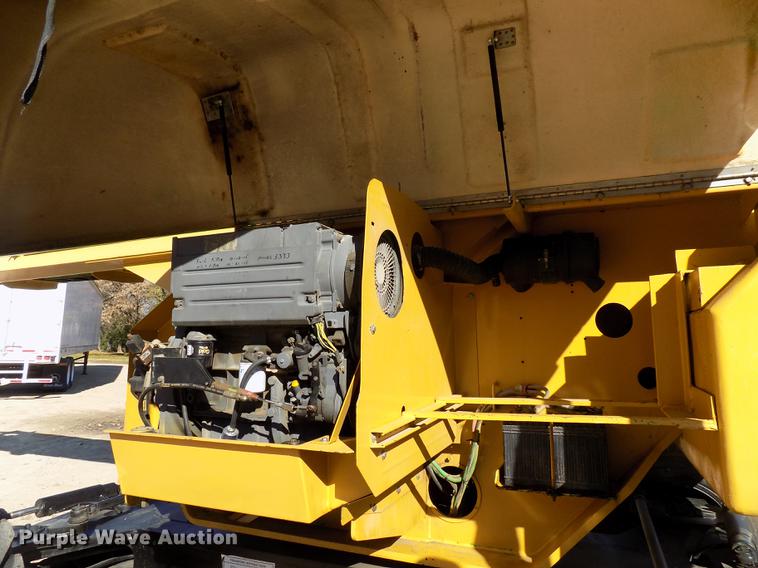 image for item EE9272 1999 Grove MZ72DXT boom lift