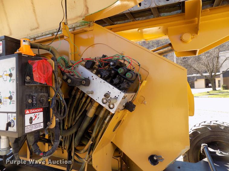 image for item EE9272 1999 Grove MZ72DXT boom lift