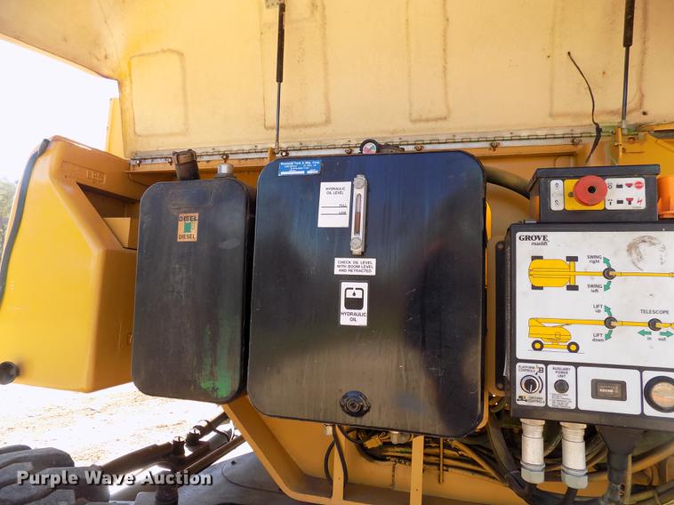 image for item EE9272 1999 Grove MZ72DXT boom lift