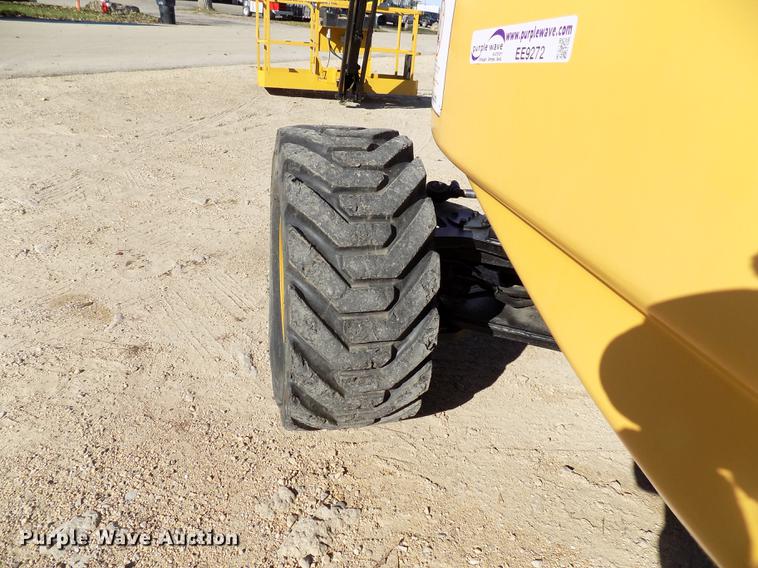 image for item EE9272 1999 Grove MZ72DXT boom lift