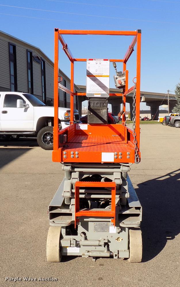 image for item EE9277 2000 Sky Jack SJIII 3219 scissor lift