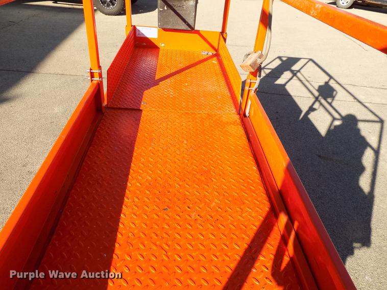 image for item EE9277 2000 Sky Jack SJIII 3219 scissor lift
