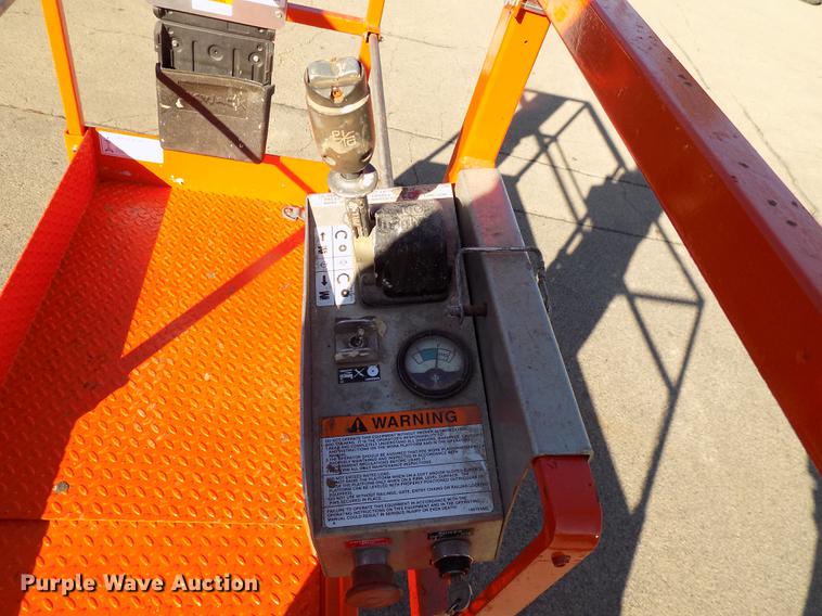 image for item EE9277 2000 Sky Jack SJIII 3219 scissor lift