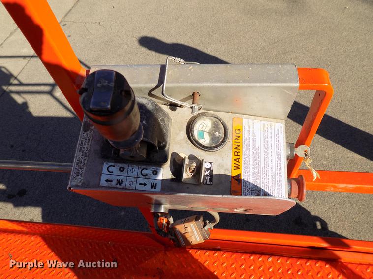 image for item EE9277 2000 Sky Jack SJIII 3219 scissor lift