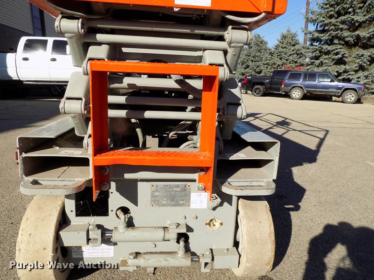 image for item EE9277 2000 Sky Jack SJIII 3219 scissor lift