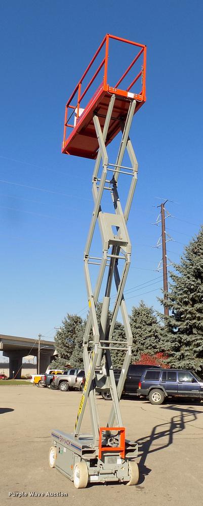 image for item EE9277 2000 Sky Jack SJIII 3219 scissor lift