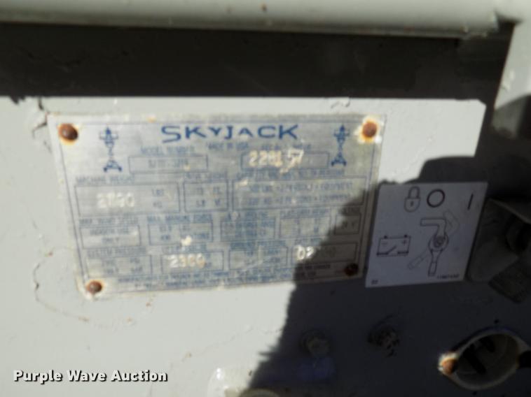 image for item EE9277 2000 Sky Jack SJIII 3219 scissor lift