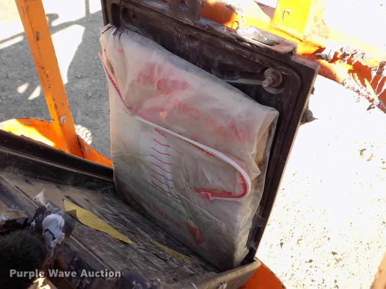 image for item EE9284 2000 JLG 601S boom lift