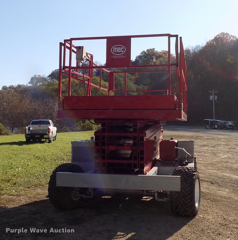 image for item EE9287 1996 Mec 33RT rough terrain scissor lift