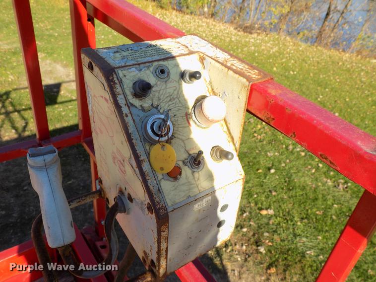 image for item EE9287 1996 Mec 33RT rough terrain scissor lift