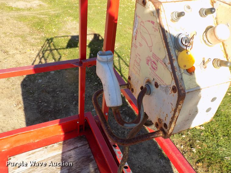 image for item EE9287 1996 Mec 33RT rough terrain scissor lift