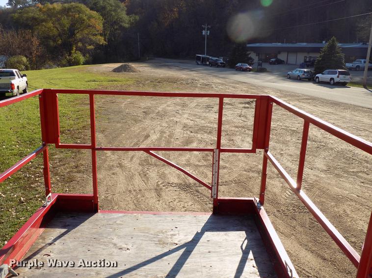 image for item EE9287 1996 Mec 33RT rough terrain scissor lift