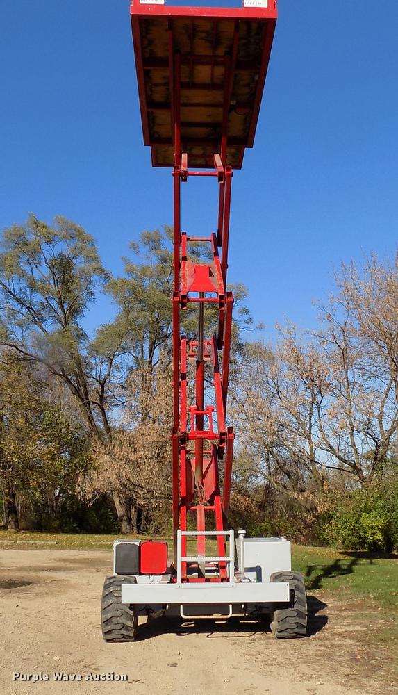 image for item EE9287 1996 Mec 33RT rough terrain scissor lift