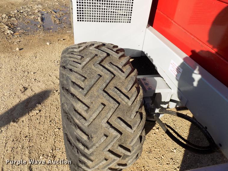 image for item EE9287 1996 Mec 33RT rough terrain scissor lift