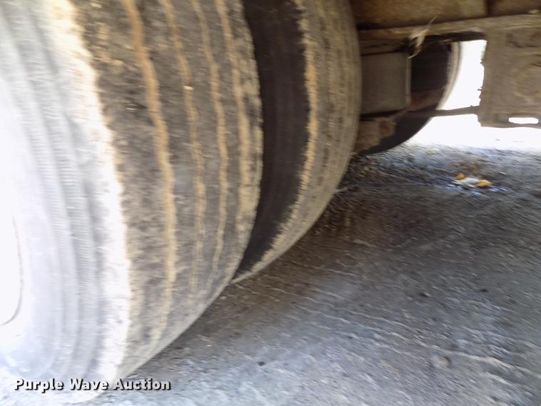 image for item EE9313 1992 Muv-All 4860FTD  double drop deck equipment trailer