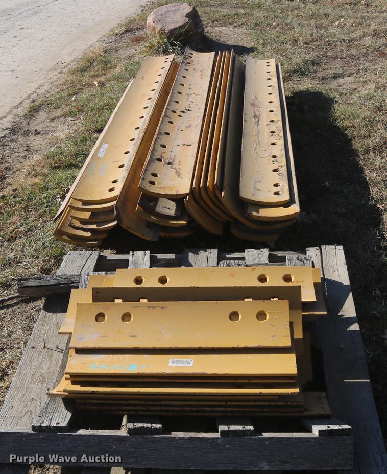 (54) Motor grader cutting edges in Topeka, KS Item EE9865 sold