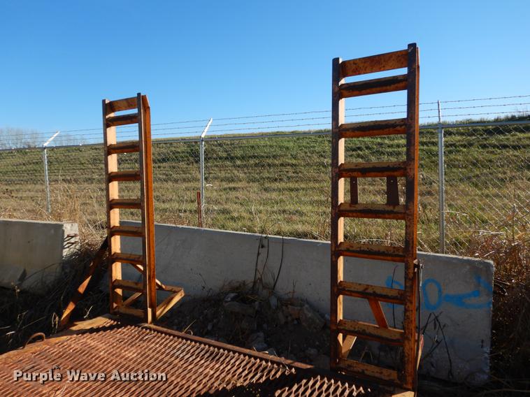 image for item K5798 1994 Nodine equipment trailer