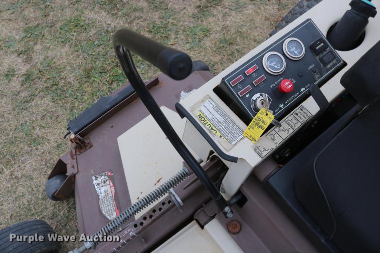 image for item AZ9326 Grasshopper 321D lawn mower