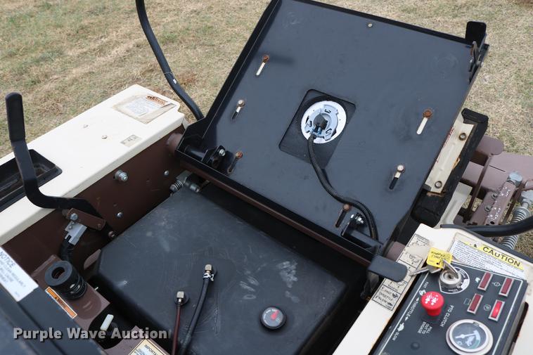 image for item AZ9326 Grasshopper 321D lawn mower