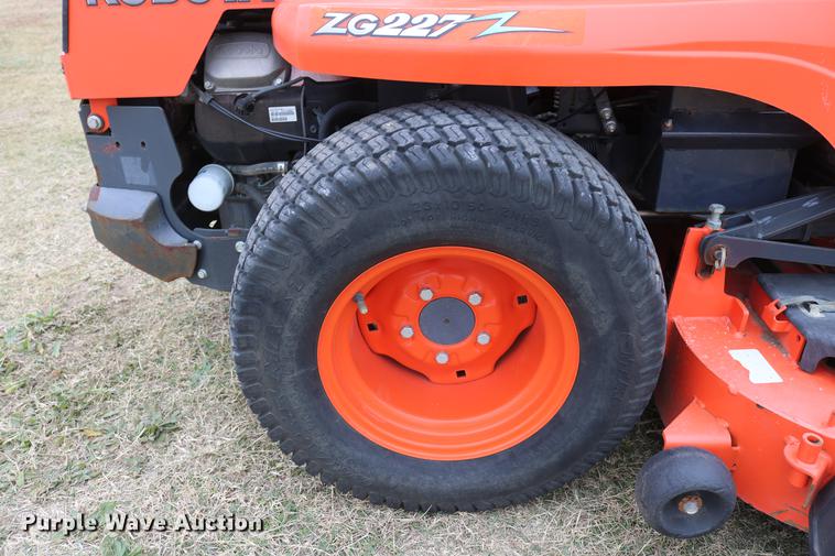 image for item AZ9329 Kubota ZG227 lawn mower