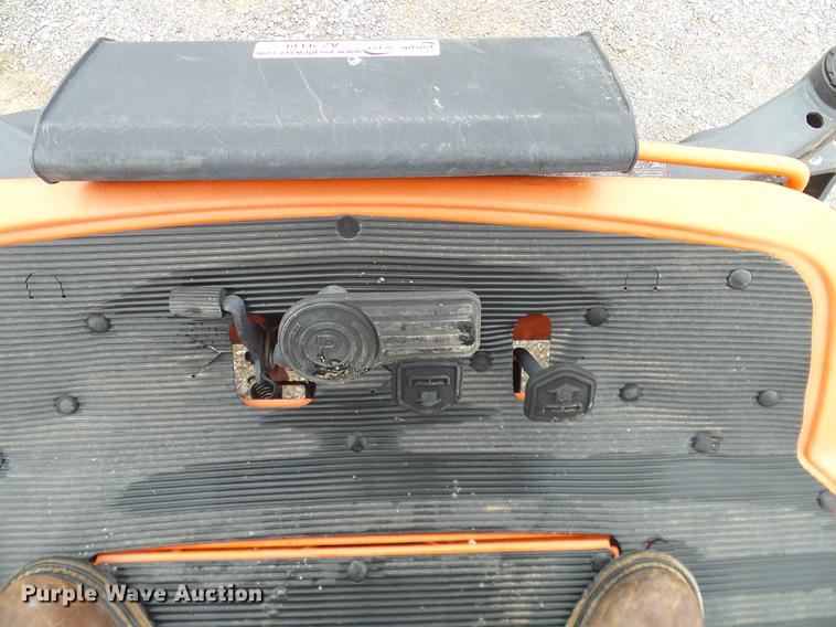 image for item AZ9339 2007 Kubota ZD326 lawn mower