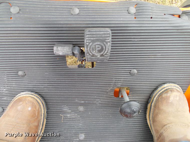 image for item AZ9346 Kubota ZG227 lawn mower