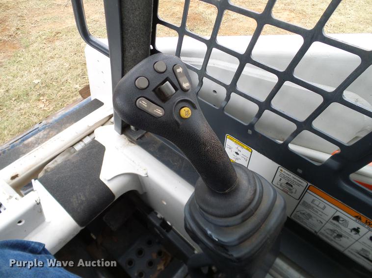 image for item DA6998 2007 Bobcat T140 skid steer