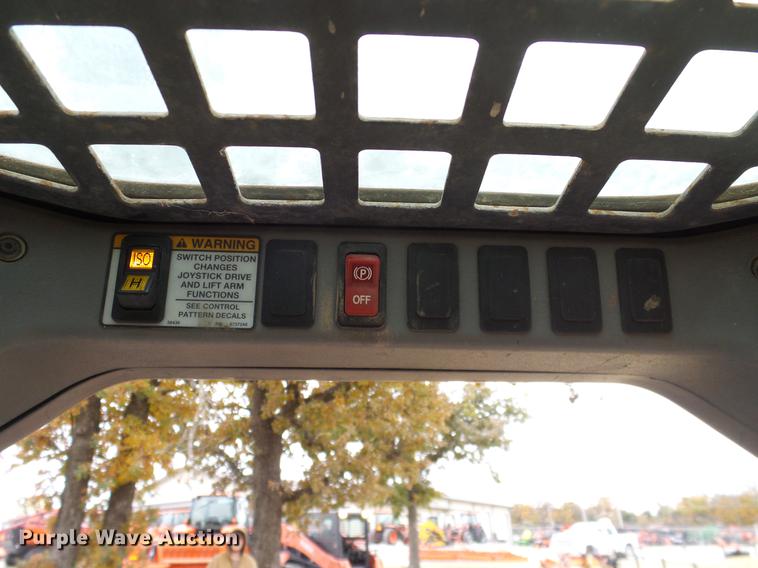 image for item DA6998 2007 Bobcat T140 skid steer